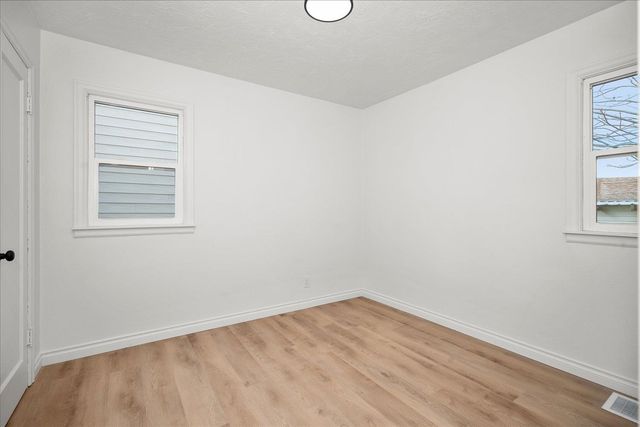 1327 E Lacrosse Ave, Spokane, WA 99207