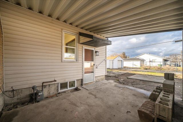 1327 E Lacrosse Ave, Spokane, WA 99207