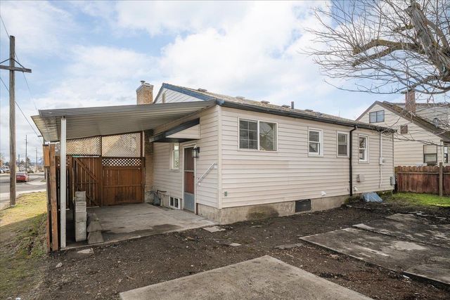 1327 E Lacrosse Ave, Spokane, WA 99207