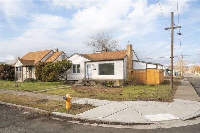 1327 E Lacrosse Ave, Spokane, WA 99207