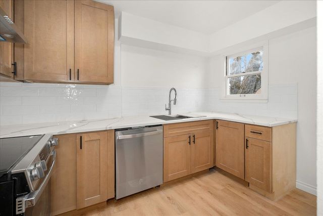 1327 E Lacrosse Ave, Spokane, WA 99207