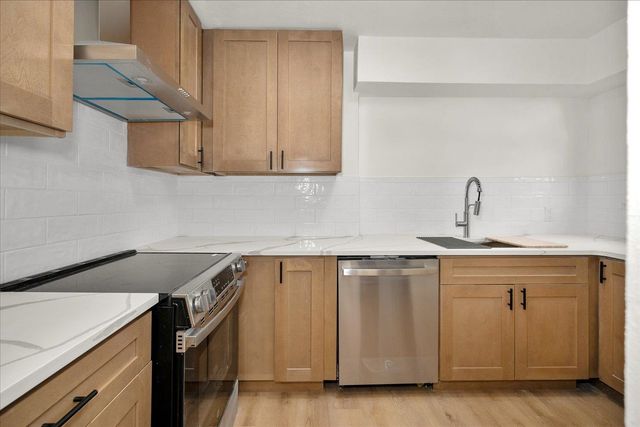 1327 E Lacrosse Ave, Spokane, WA 99207