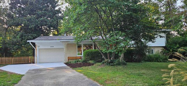 1608 Briarwood Drive, Carbondale, IL 62901