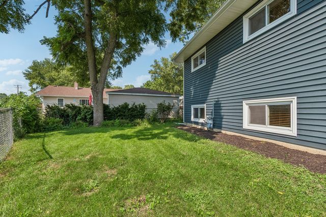 10009 NW Circle Drive, Richmond, IL 60071