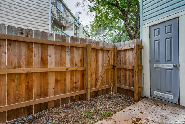 12273 Apricot Dr, San Antonio, TX 78247
