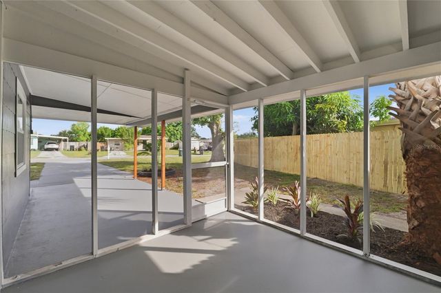 5268 CORAL WAY N, St Petersburg, FL 33714