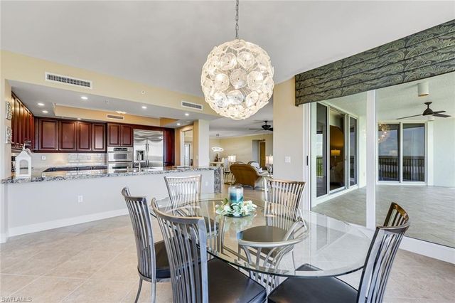 1050 Borghese LN 605, Naples, FL 34114