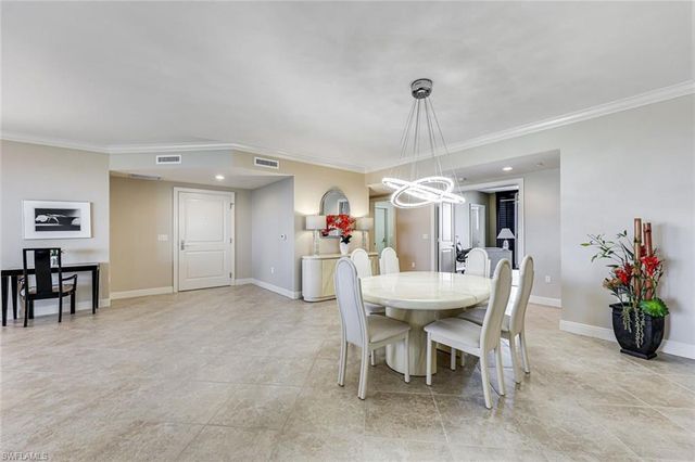 1050 Borghese LN 605, Naples, FL 34114