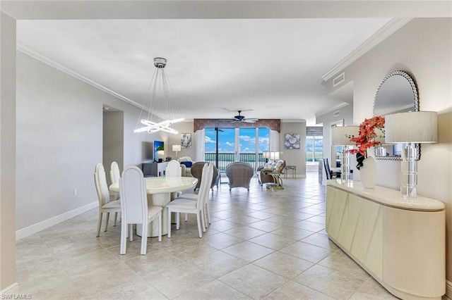 1050 Borghese LN 605, Naples, FL 34114