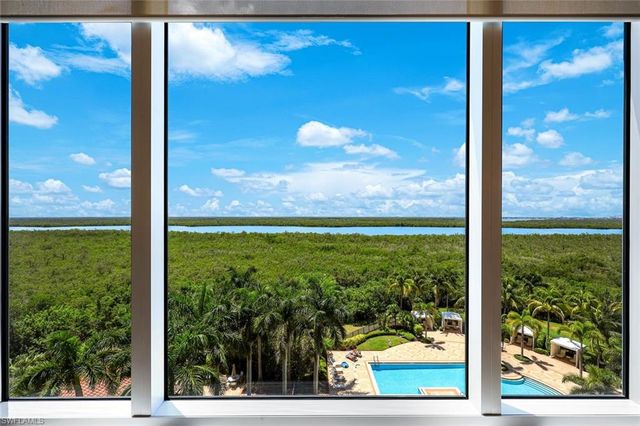 1050 Borghese LN 605, Naples, FL 34114