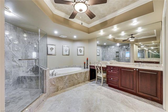 1050 Borghese LN 605, Naples, FL 34114