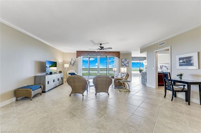 1050 Borghese LN 605, Naples, FL 34114