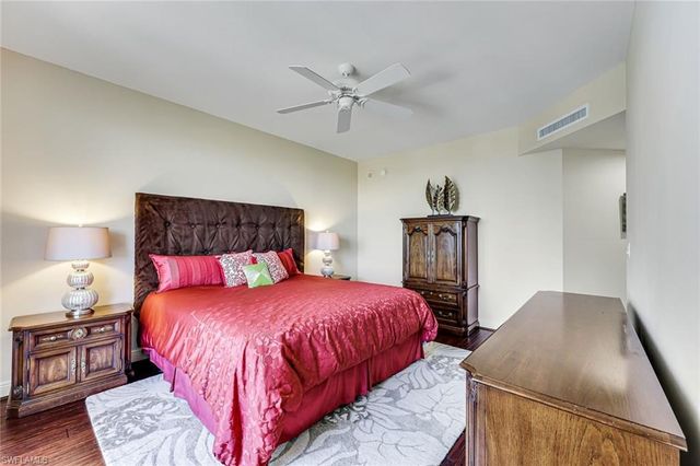 1050 Borghese LN 605, Naples, FL 34114