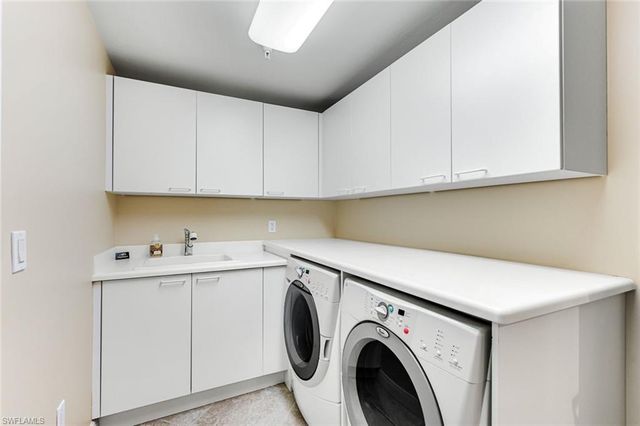 1050 Borghese LN 605, Naples, FL 34114