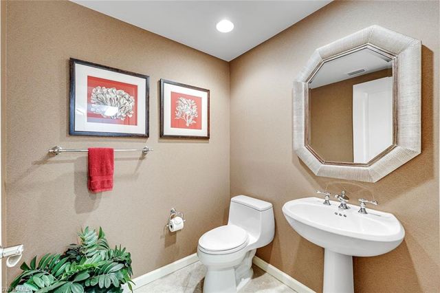 1050 Borghese LN 605, Naples, FL 34114