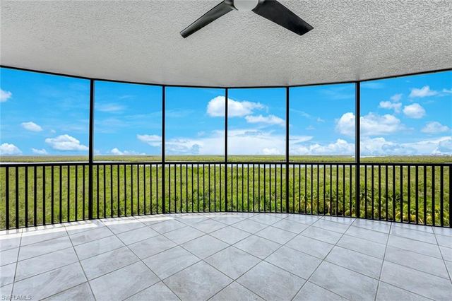 1050 Borghese LN 605, Naples, FL 34114