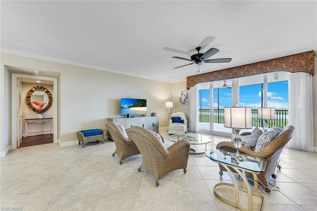 1050 Borghese LN 605, Naples, FL 34114