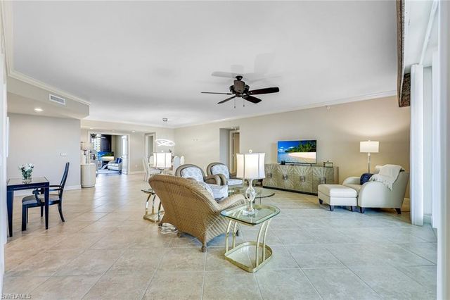 1050 Borghese LN 605, Naples, FL 34114