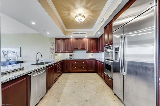 1050 Borghese LN 605, Naples, FL 34114