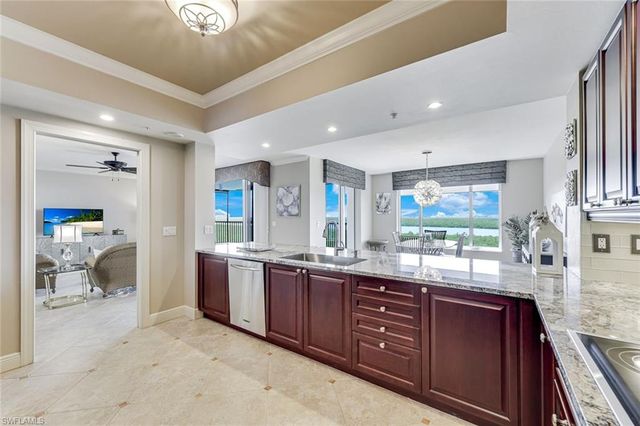 1050 Borghese LN 605, Naples, FL 34114