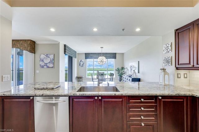 1050 Borghese LN 605, Naples, FL 34114