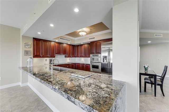 1050 Borghese LN 605, Naples, FL 34114