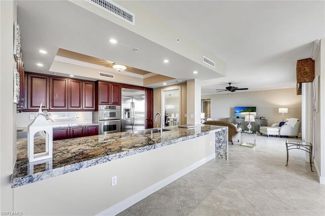 1050 Borghese LN 605, Naples, FL 34114