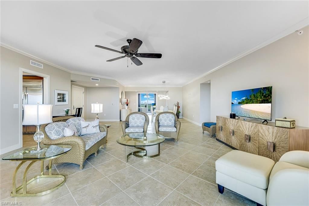 1050 Borghese LN 605, Naples, FL 34114