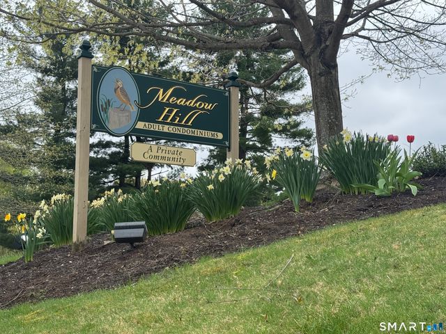 74 Hollister Way South 74, Glastonbury, CT 06033