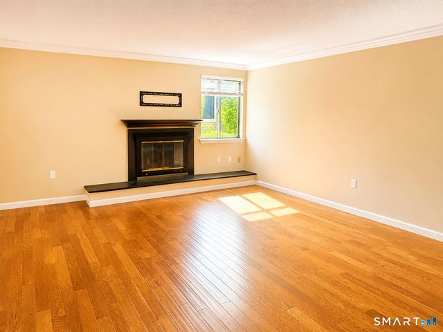 74 Hollister Way South 74, Glastonbury, CT 06033