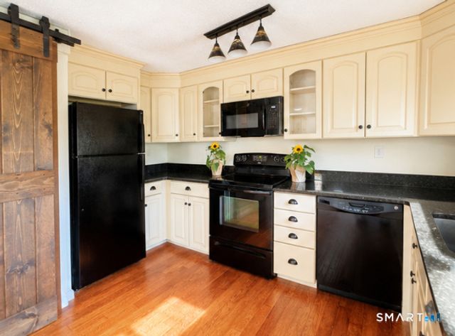 74 Hollister Way South 74, Glastonbury, CT 06033