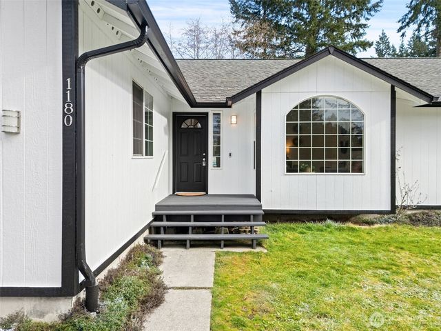 1180 E Trails End Drive, Belfair, WA 98528