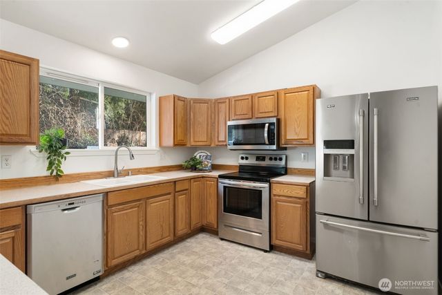 1180 E Trails End Drive, Belfair, WA 98528