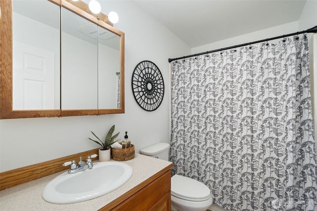 1180 E Trails End Drive, Belfair, WA 98528