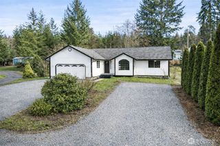 1180 E Trails End Drive, Belfair, WA 98528