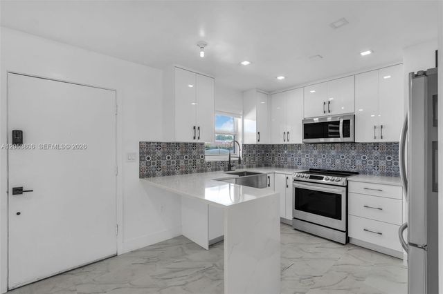 2225 NE 123rd St 102, North Miami, FL 33181