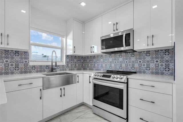 2225 NE 123rd St 102, North Miami, FL 33181