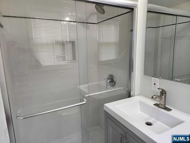 211 Mccloud Drive, Fort Lee, NJ 07024