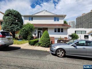211 Mccloud Drive, Fort Lee, NJ 07024