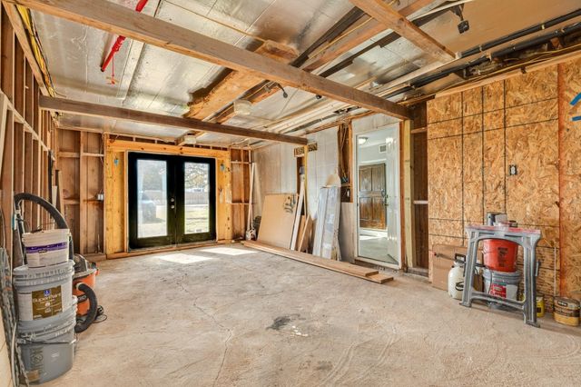 640 Whitten Street, Clute, TX 77531