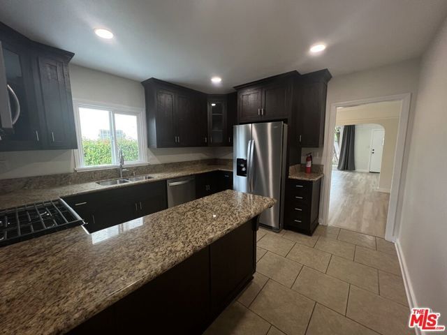 1284 S Highland Avenue, Los Angeles, CA 90019