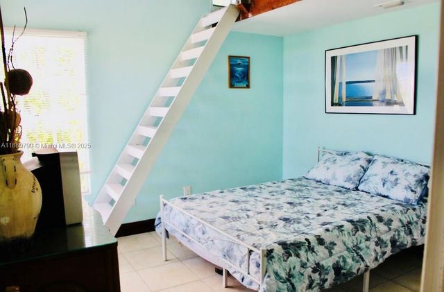 202 W Canal Dr, Key Largo, FL 33037