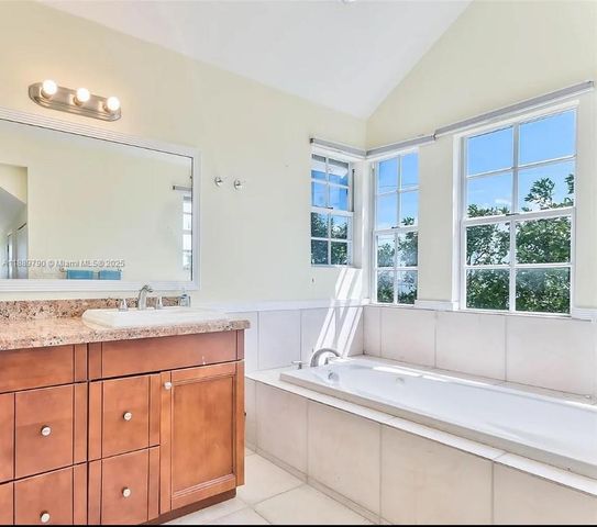 202 W Canal Dr, Key Largo, FL 33037