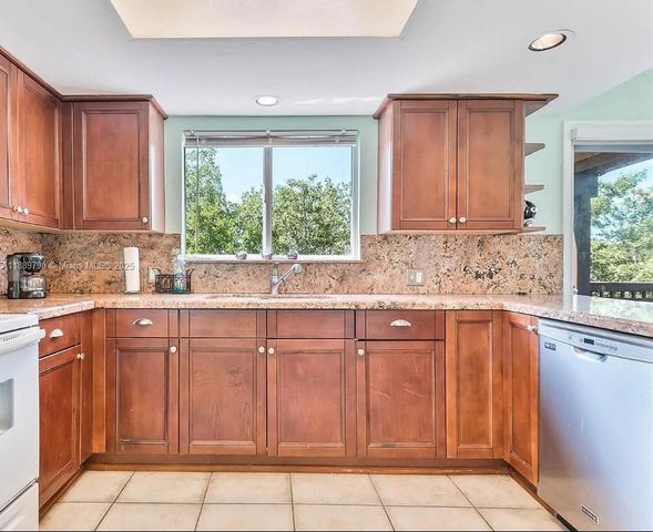 202 W Canal Dr, Key Largo, FL 33037