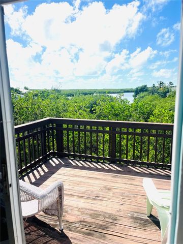 202 W Canal Dr, Key Largo, FL 33037