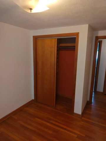 909 Fieldson Drive, Heath, OH 43056