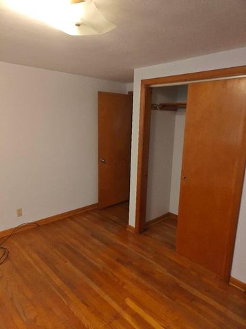 909 Fieldson Drive, Heath, OH 43056