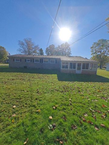 909 Fieldson Drive, Heath, OH 43056