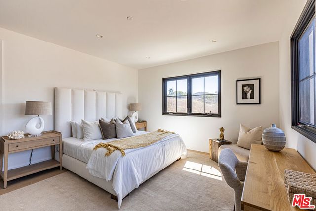 23614 Dry Canyon Cold Creek Rd, Calabasas, CA 91302