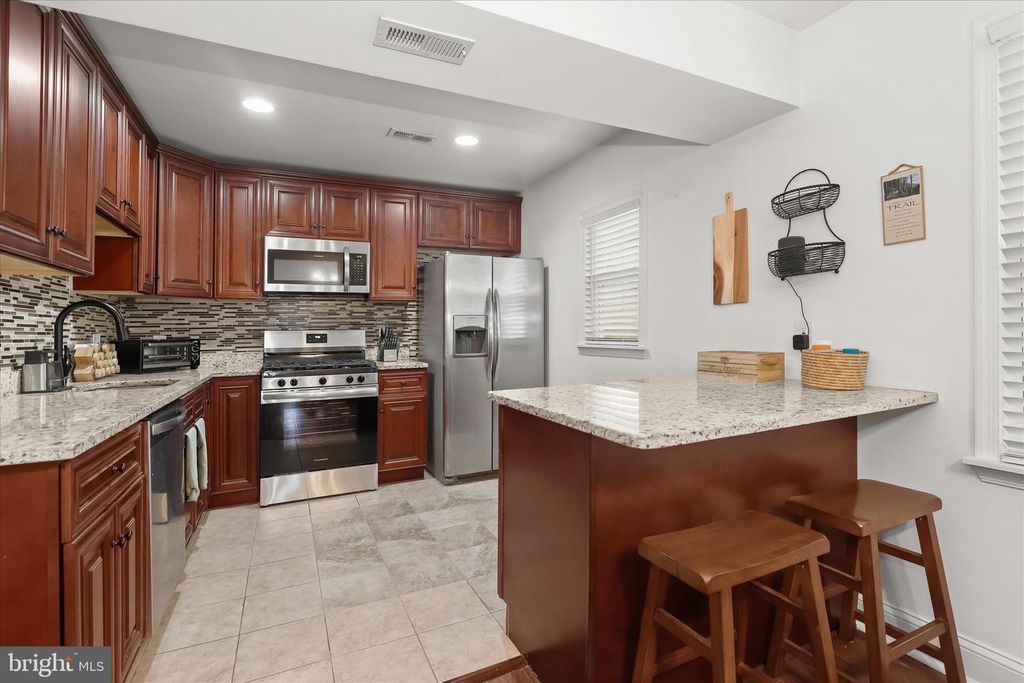 Image 16 of property listing at 2824 INGLEWOOD AVE, Baltimore, MD 21234